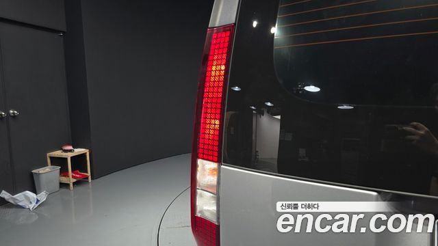 Hyundai Staria 2025 — photo 9
