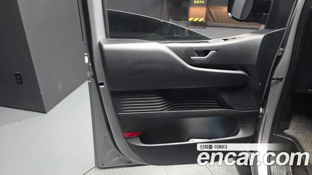 Hyundai Staria 2025 — photo 14