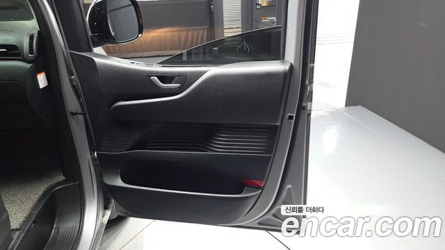 Hyundai Staria 2025 — photo 15