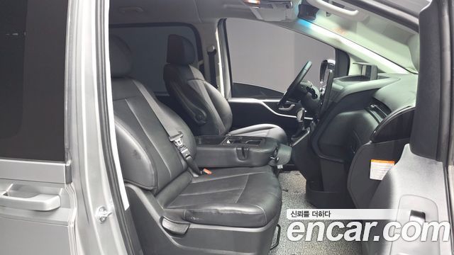 Hyundai Staria 2025 — photo 16