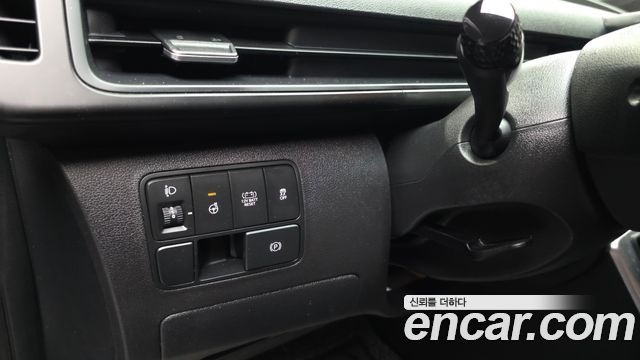 Hyundai Staria 2025 — photo 28