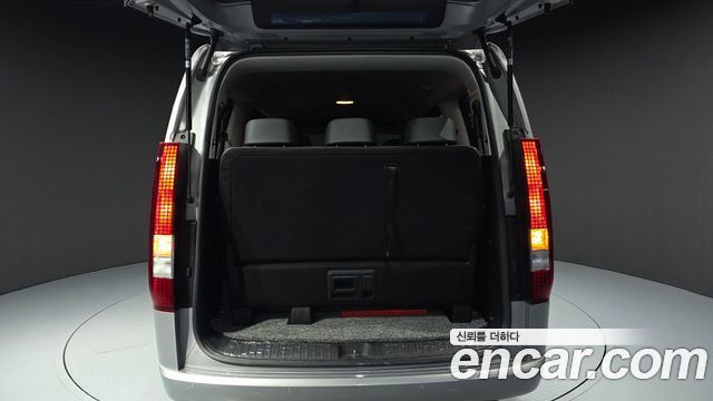 Hyundai Staria 2025 — photo 30
