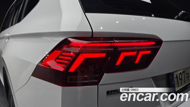 Volkswagen Tiguan 2023 — photo 9