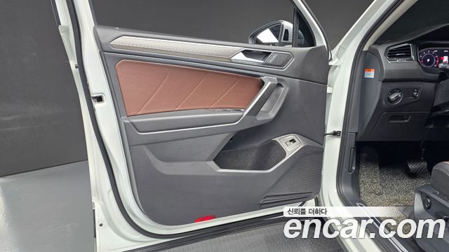Volkswagen Tiguan 2023 — photo 14