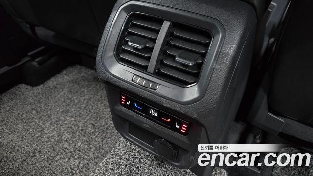 Volkswagen Tiguan 2023 — photo 31