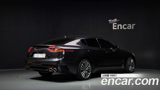 Kia Stinger 2018 — photo 2