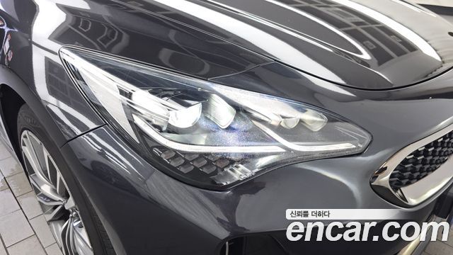 Kia Stinger 2018 — photo 8