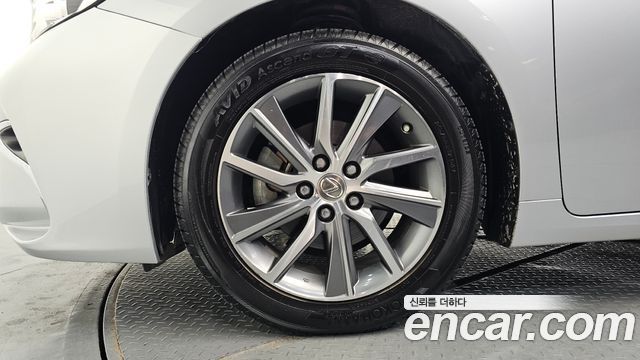 Lexus ES 2016 — photo 5