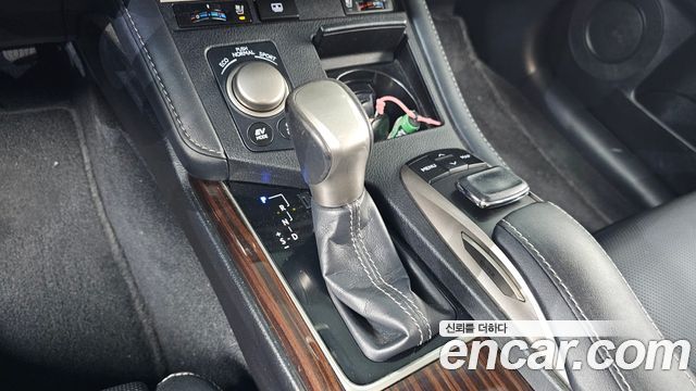 Lexus ES 2016 — photo 9