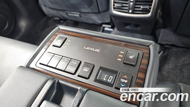 Lexus ES 2016 — photo 18