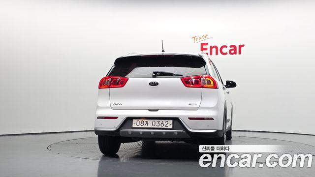 Kia Niro 2017 — photo 4