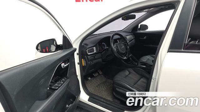 Kia Niro 2017 — photo 10