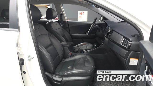 Kia Niro 2017 — photo 11
