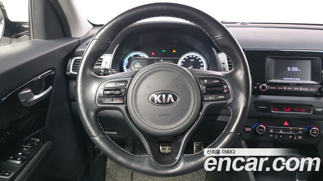 Kia Niro 2017 — photo 13