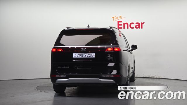 Kia Canival 2021 — photo 4