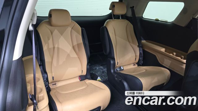 Kia Canival 2021 — photo 18