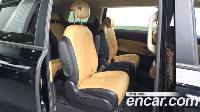 Kia Canival 2021 — photo 19