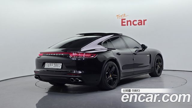 Porsche Panamera 2019 — photo 2