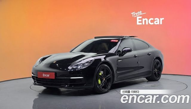Porsche Panamera 2019 — photo 1