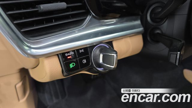 Porsche Panamera 2019 — photo 28