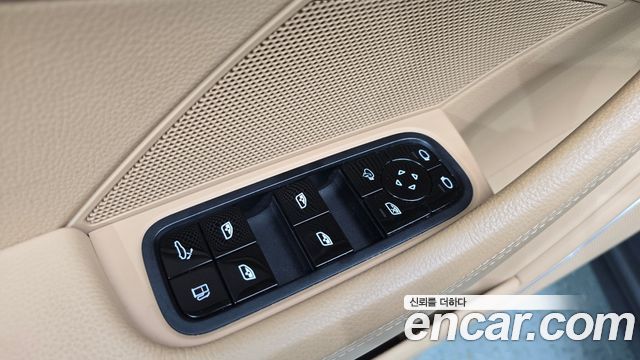 Porsche Panamera 2019 — photo 30