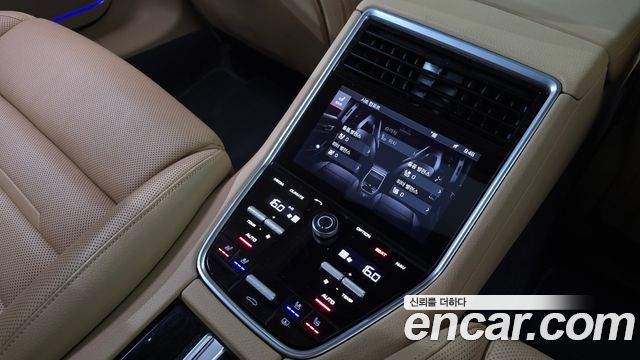 Porsche Panamera 2019 — photo 32