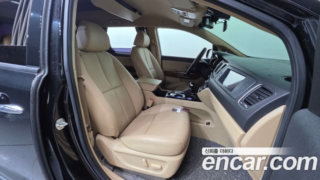 Kia Canival 2018 — photo 10
