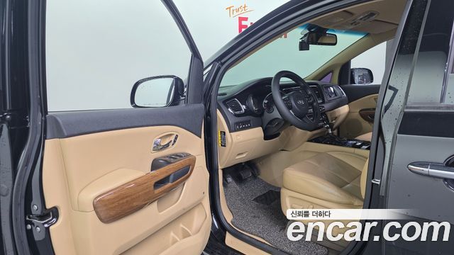 Kia Canival 2018 — photo 11