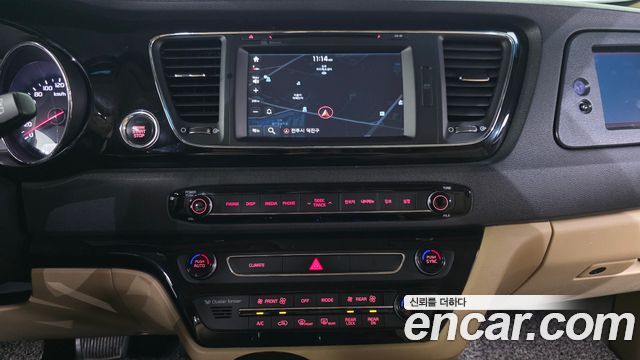 Kia Canival 2018 — photo 14