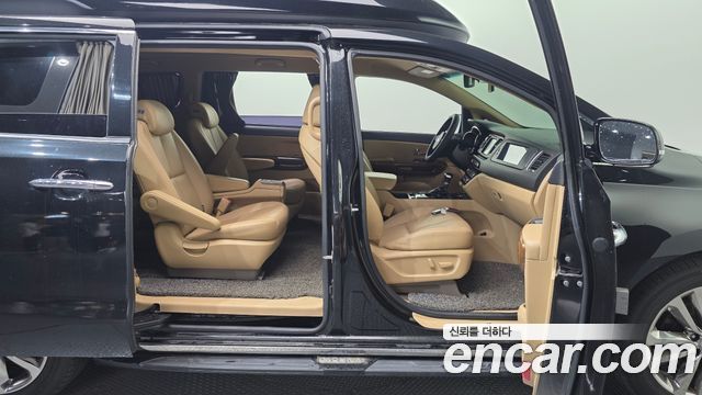 Kia Canival 2018 — photo 19