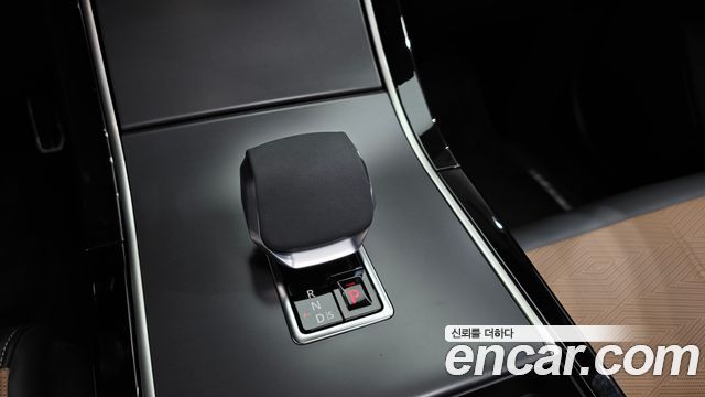 Land Rover Range Rover Velar 2024 — photo 9