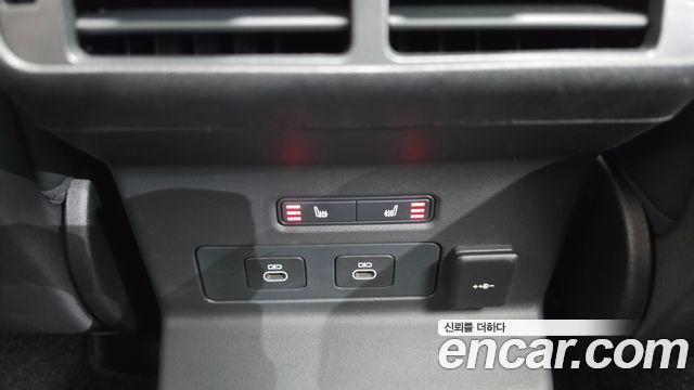 Land Rover Range Rover Velar 2024 — photo 12