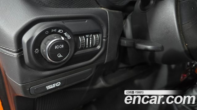 Jeep Gladiator 2025 — photo 25