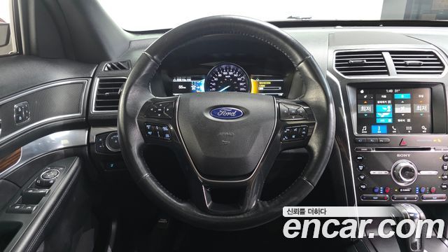 Ford Explorer 2018 — photo 13