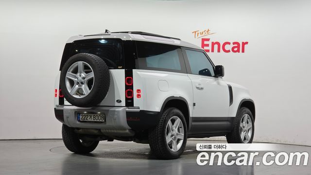 Land Rover Defender 2023 — photo 2
