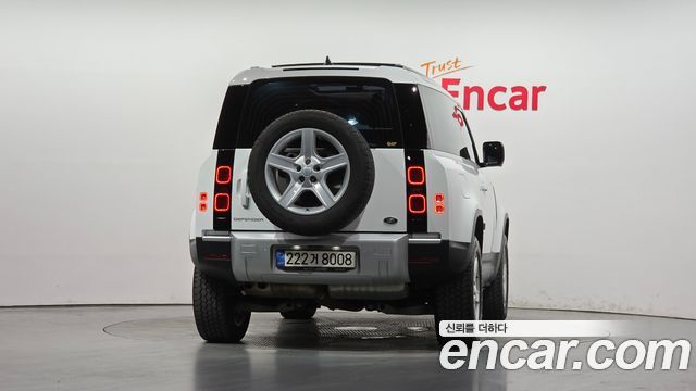 Land Rover Defender 2023 — photo 4
