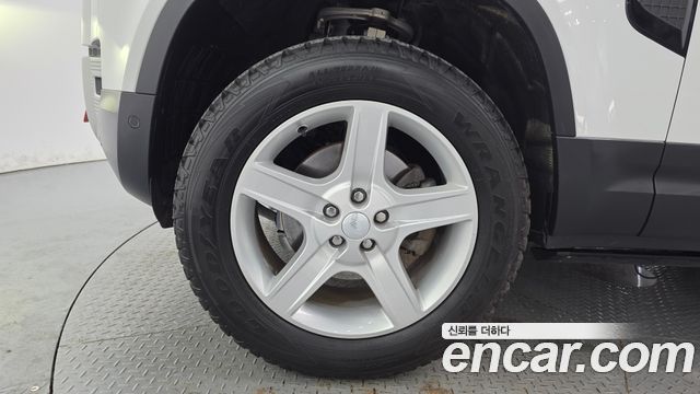 Land Rover Defender 2023 — photo 5