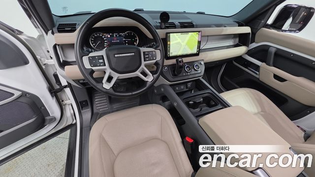 Land Rover Defender 2023 — photo 7