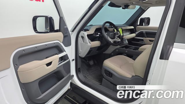 Land Rover Defender 2023 — photo 10