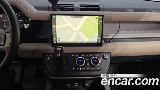 Land Rover Defender 2023 — photo 15