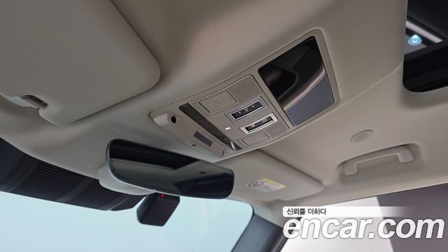 Land Rover Defender 2023 — photo 17