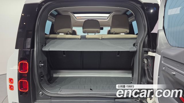 Land Rover Defender 2023 — photo 20