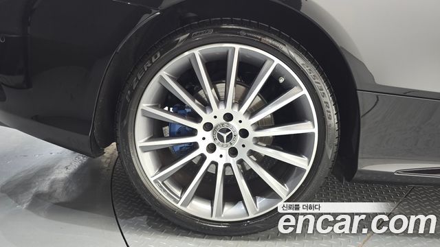 Mercedes-Benz C-Class 2023 — photo 5