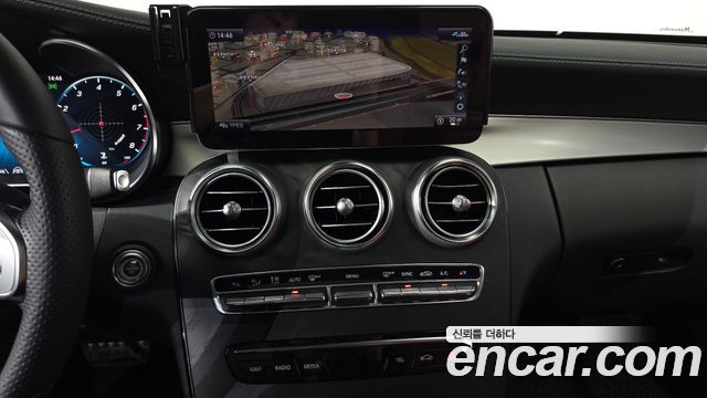 Mercedes-Benz C-Class 2023 — photo 18
