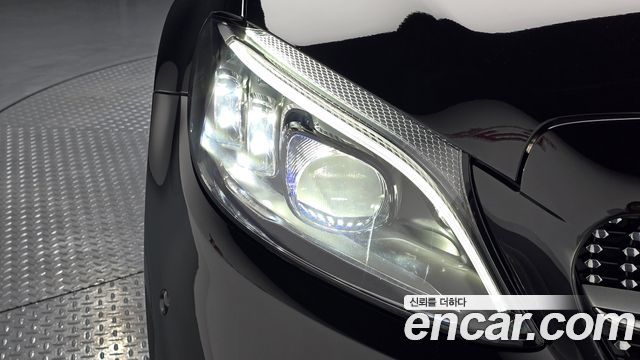 Mercedes-Benz C-Class 2023 — photo 8