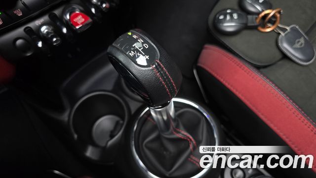 Mini Cooper Convertible 2019 — photo 9