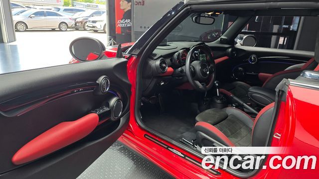 Mini Cooper Convertible 2019 — photo 10