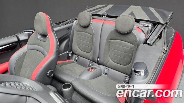 Mini Cooper Convertible 2019 — photo 11