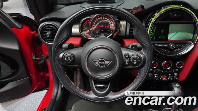 Mini Cooper Convertible 2019 — photo 12