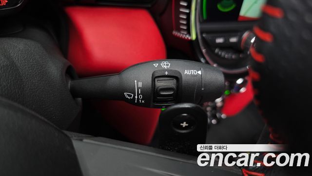 Mini Cooper Convertible 2019 — photo 17